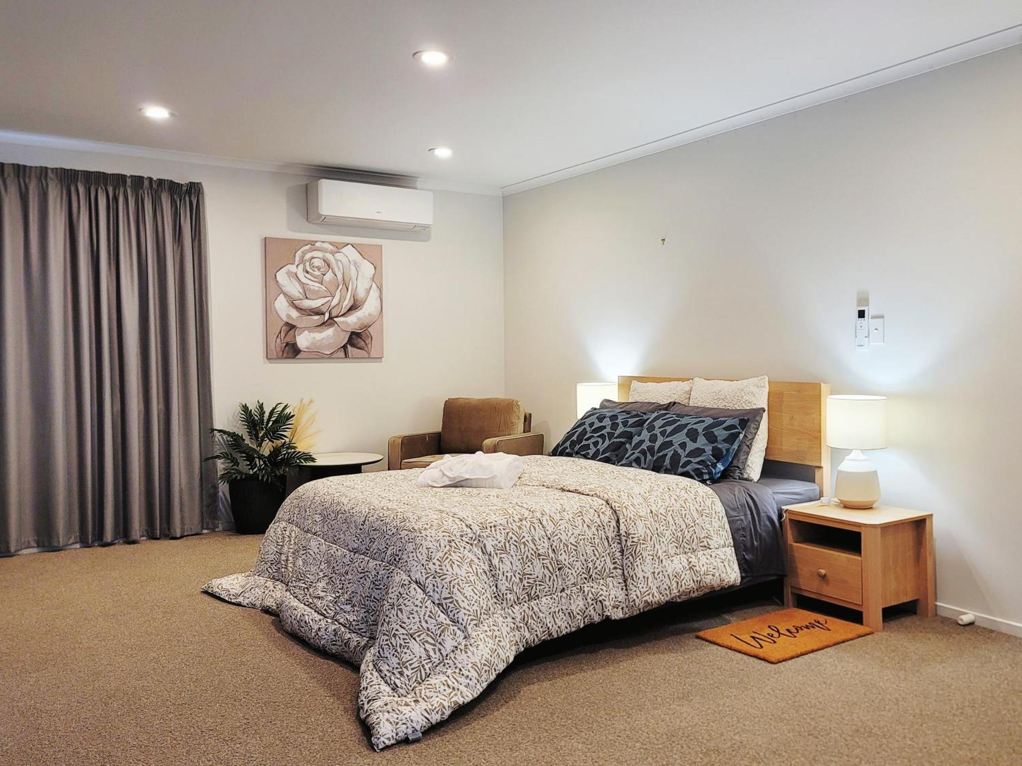 Sea View 5 Bedroom Holiday House Whangaparaoa Exterior photo