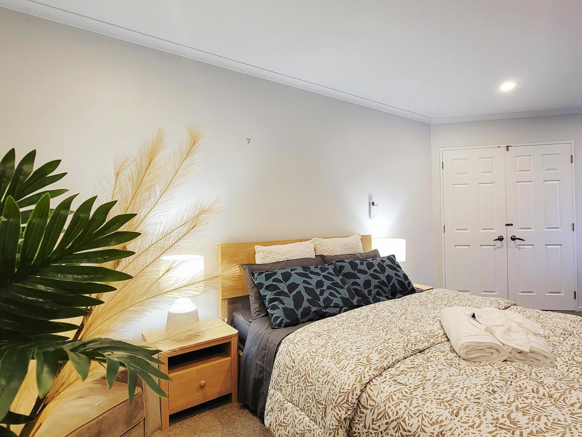 Sea View 5 Bedroom Holiday House Whangaparaoa Exterior photo